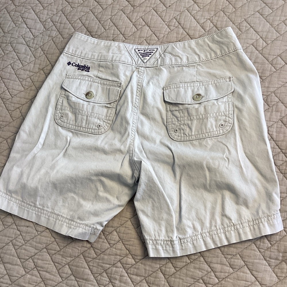 Columbia Light Grey PFG Women's Shorts Sz 4 - Picture 2 of 10